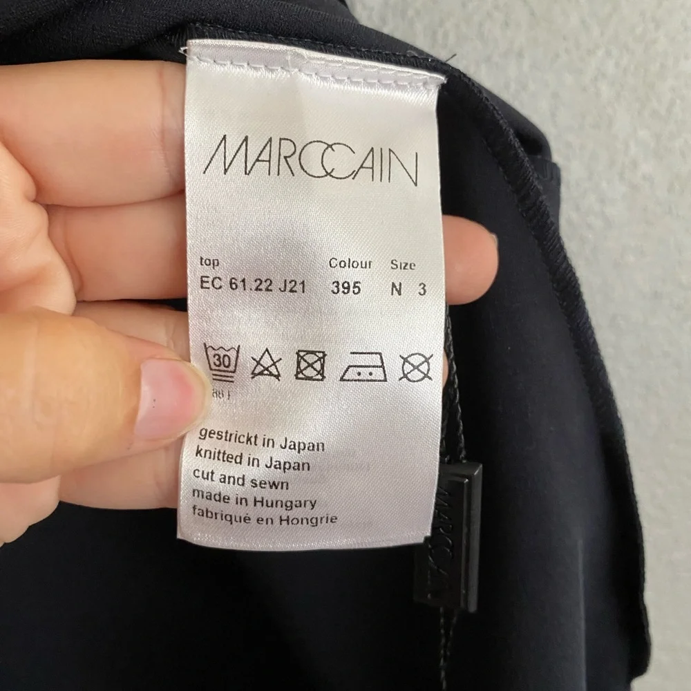 Marc Cain Top Size 8 Navy Blue Lightweight Soft Floral Sleeveless Chic Luxury - Picture 8 of 9